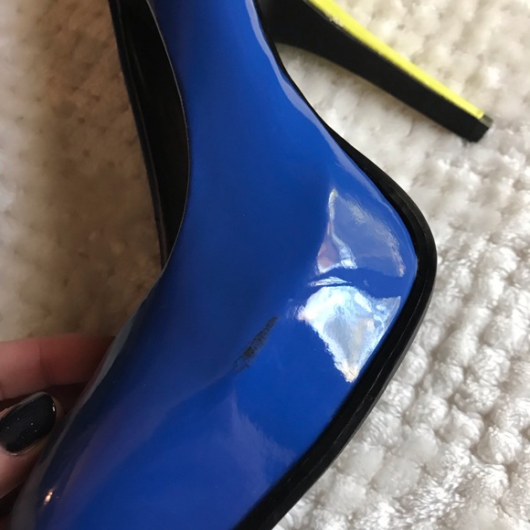 Simply Vera Wang Chartreuse & Blue Pumps - Picture 6 of 7